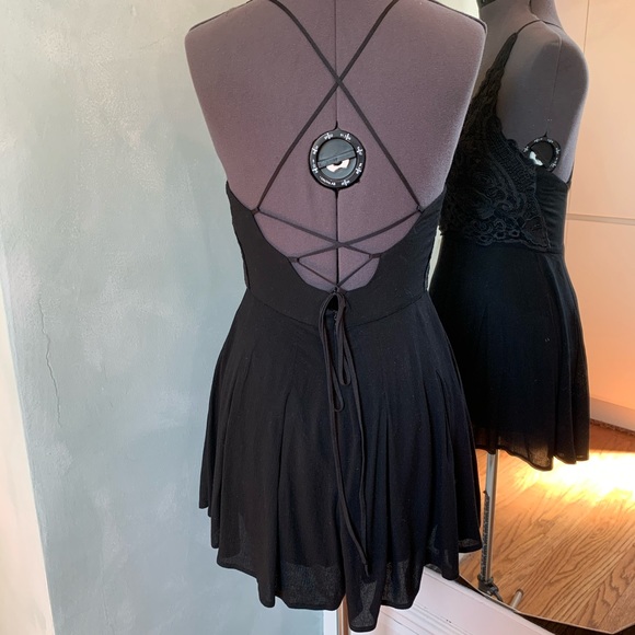 🆕 NWT- ANGL Lace Back Romper - Picture 7 of 9